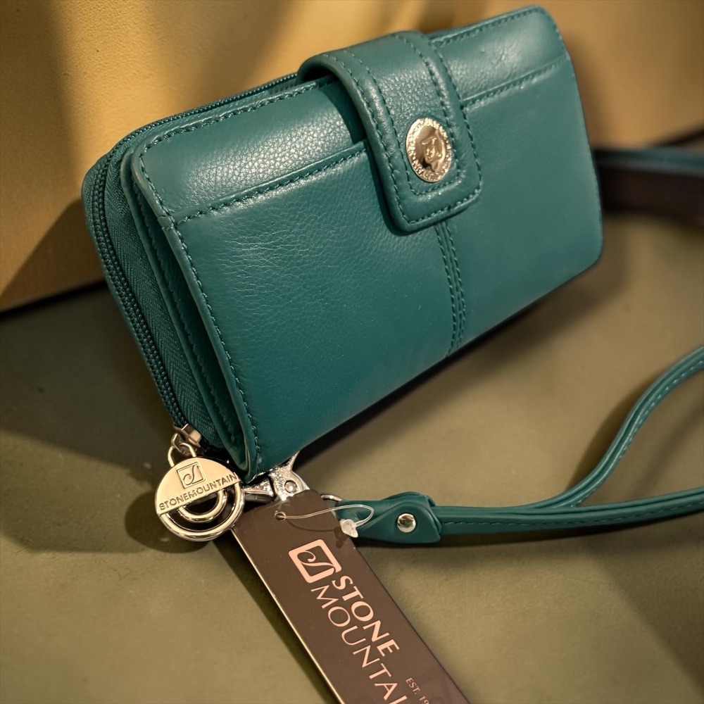 Stone Mountain Green Leather Wristlet Wallet Zip Accordion Organizer NWT